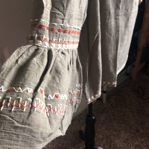 ♥️ NEW ♥️textured Moss Green Blouse with Beautiful Stitching - Picture 4 of 10